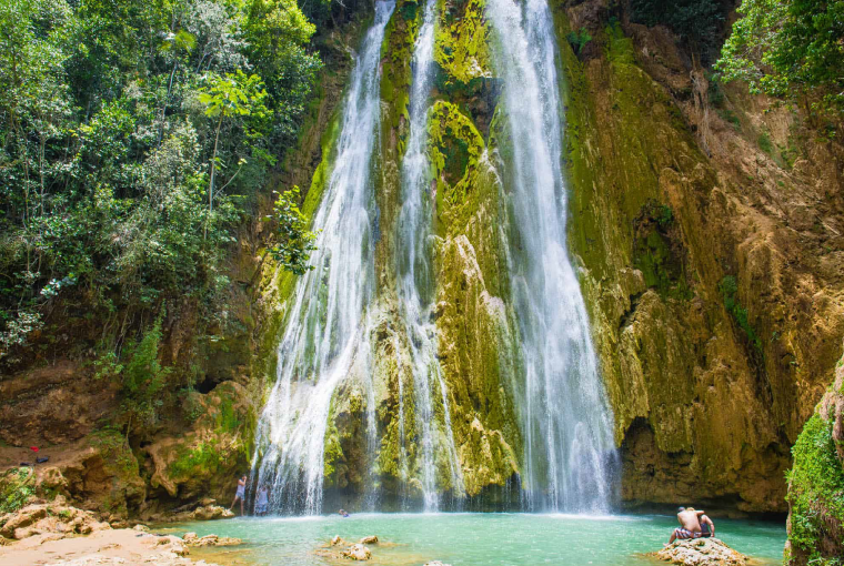 How does Law 158-01 on Tourism Incentives benefit me?